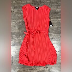 DKNY - sleeveless crinkle dress with belt size 10 NWT